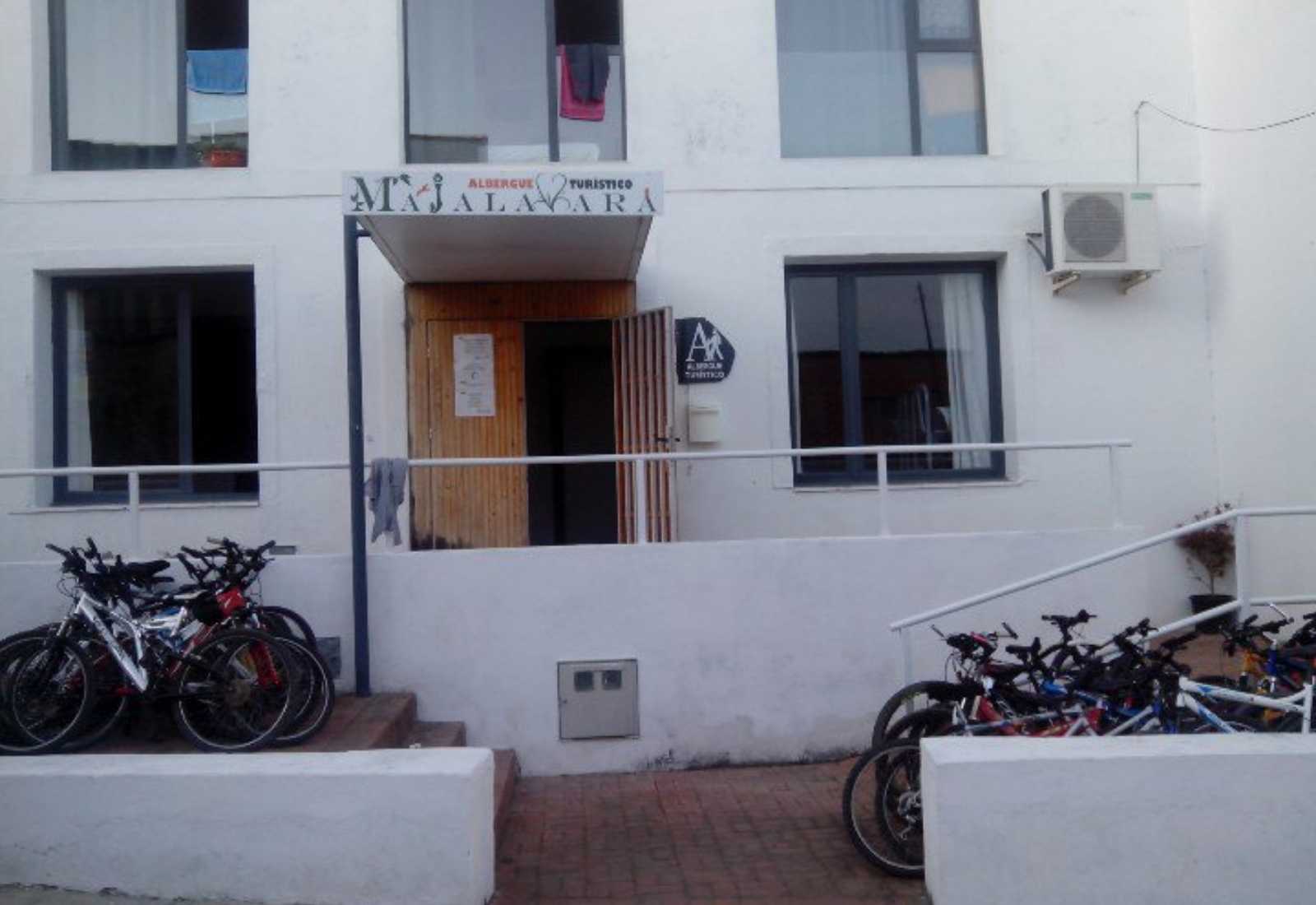 Majalavara guest hostel with bikes parked at the entrance in Carcaboso, stage towards Aldeanueva del Camino.