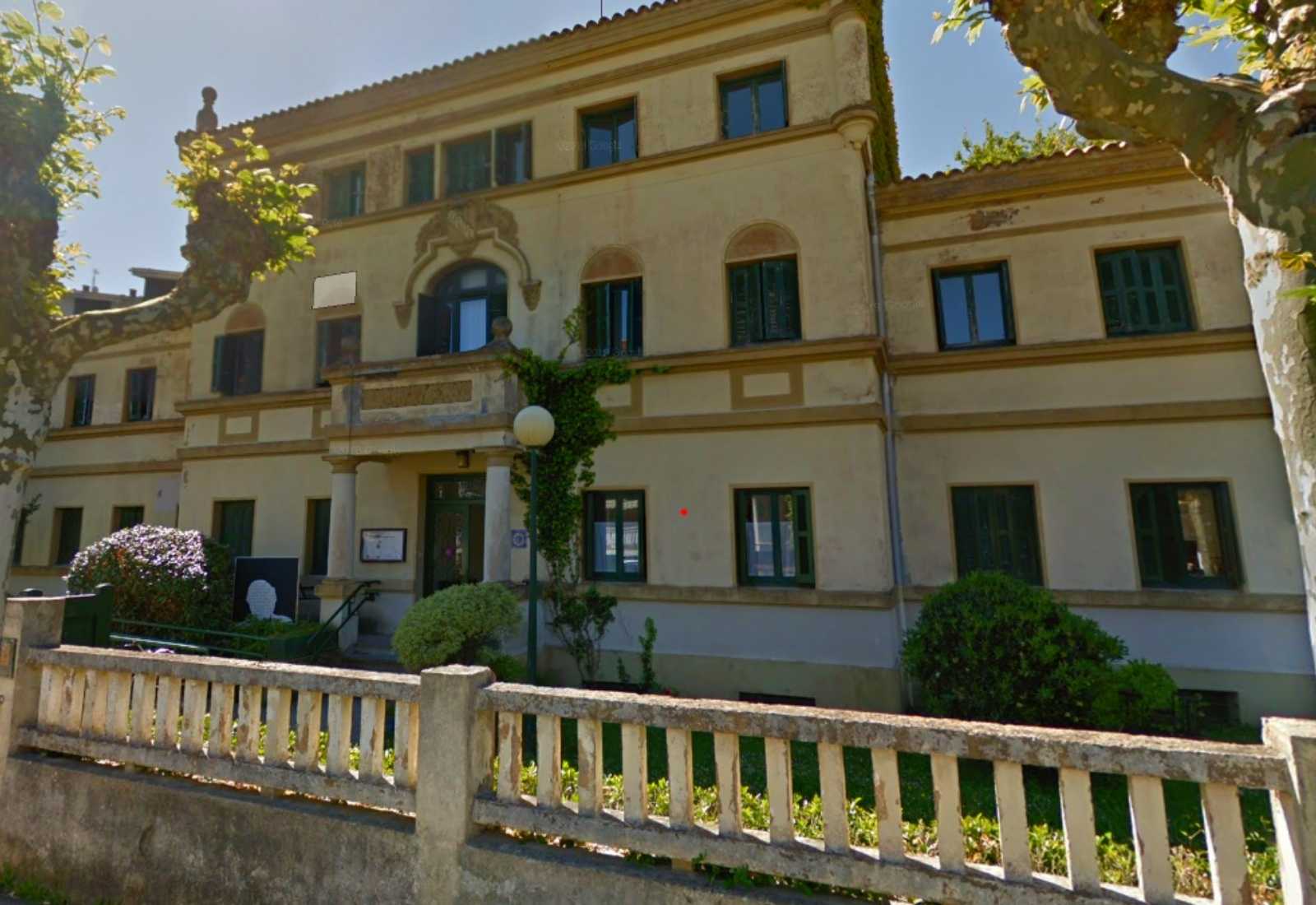 Élégante villa historique abritant l'auberge de pèlerins de Zarautz, étape de Zarautz à Deba du Camino del Norte